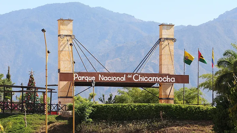 Entrada del Parque Nacional del Chicamocha (Panachi) con el cañón al fondo